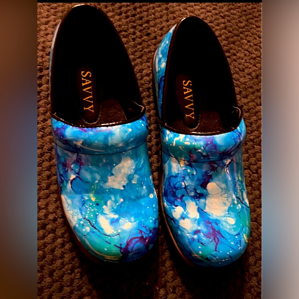Savvy nursing shoes